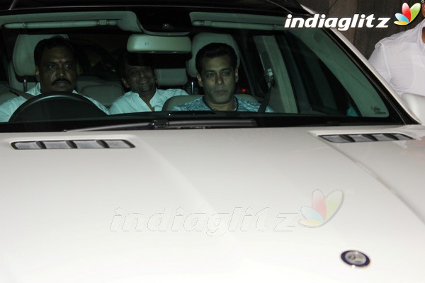 Salman Khan Spotted at Light Box for Sceening of 'Tubelight'