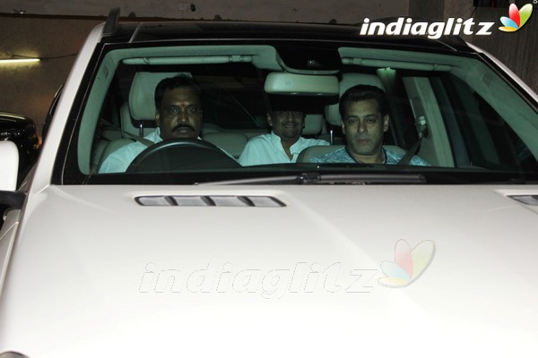Salman Khan Spotted at Light Box for Sceening of 'Tubelight'