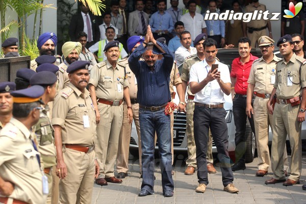 Sanjay Dutt Released from Yerawada Central Jail