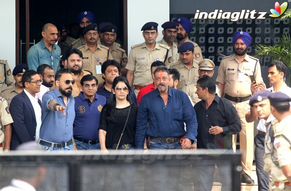 Sanjay Dutt Released from Yerawada Central Jail