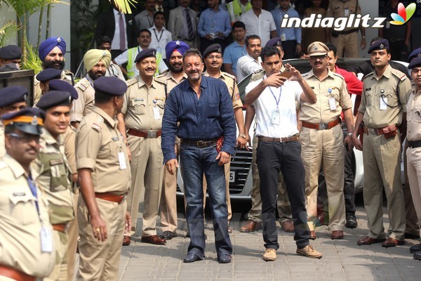 Sanjay Dutt Released from Yerawada Central Jail