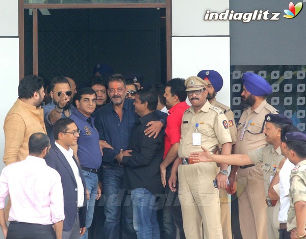 Sanjay Dutt Released from Yerawada Central Jail