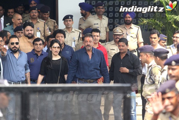 Sanjay Dutt Released from Yerawada Central Jail