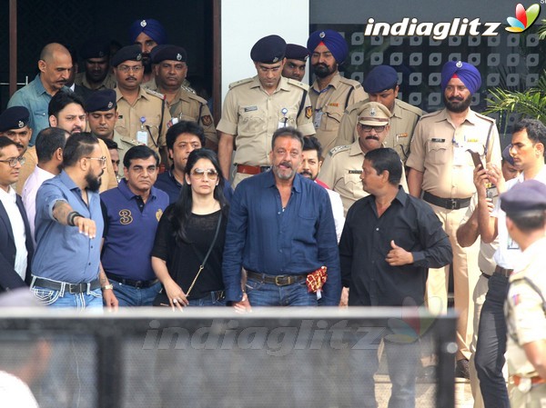 Sanjay Dutt Released from Yerawada Central Jail