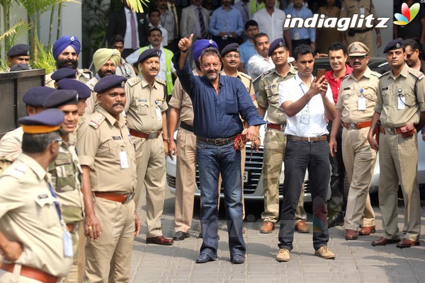 Sanjay Dutt Released from Yerawada Central Jail