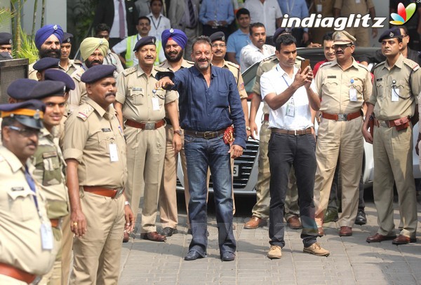 Sanjay Dutt Released from Yerawada Central Jail