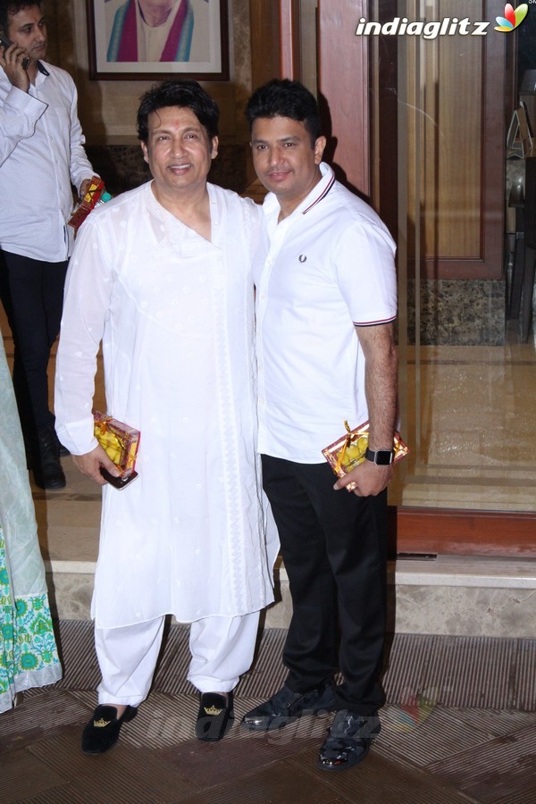 Sanjay Dutt Celebrates Ganesh Chaturthi With 'Bhoomi' Team