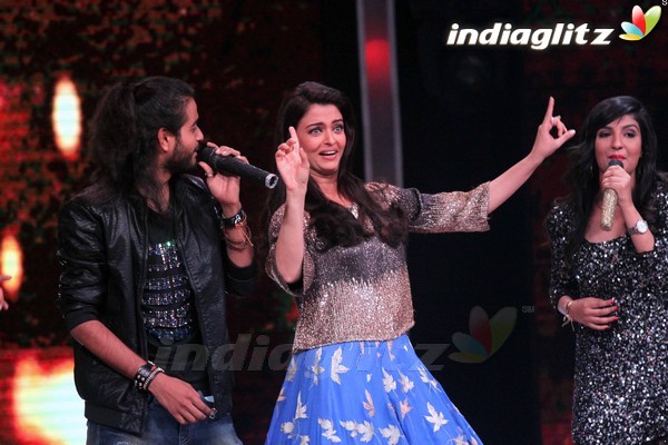 Aishwarya, Randeep Promote 'Sarbjit' on Sets of Sa Re Ga Ma Pa