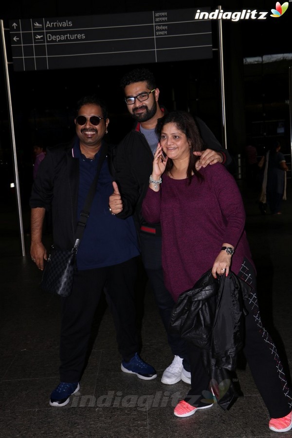 Shankar Mahadevan With Family Spotted at Airport