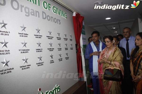 Shatrughan Sinha Unveils Wall of Tribute & Felicitates Families of Organ Donors