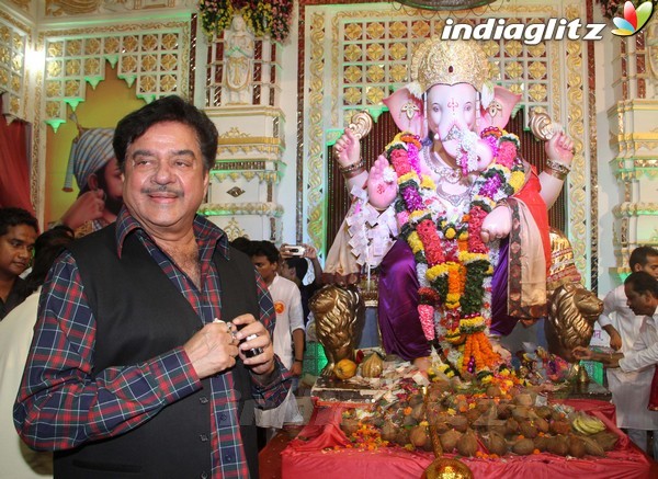 Shatrughan Sinha Visits Andheri Cha Raja