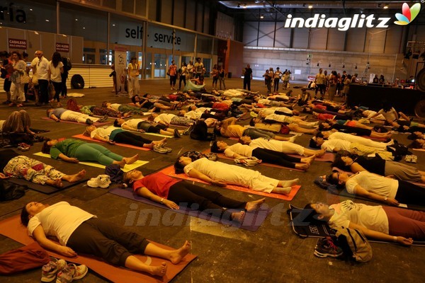 Shilpa Shetty Hosts IIFA Stomp Yoga Masterclass in Madrid