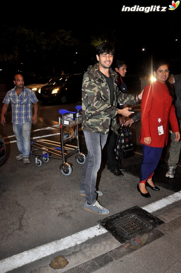Sidharth Malhotra Spotted at Airport