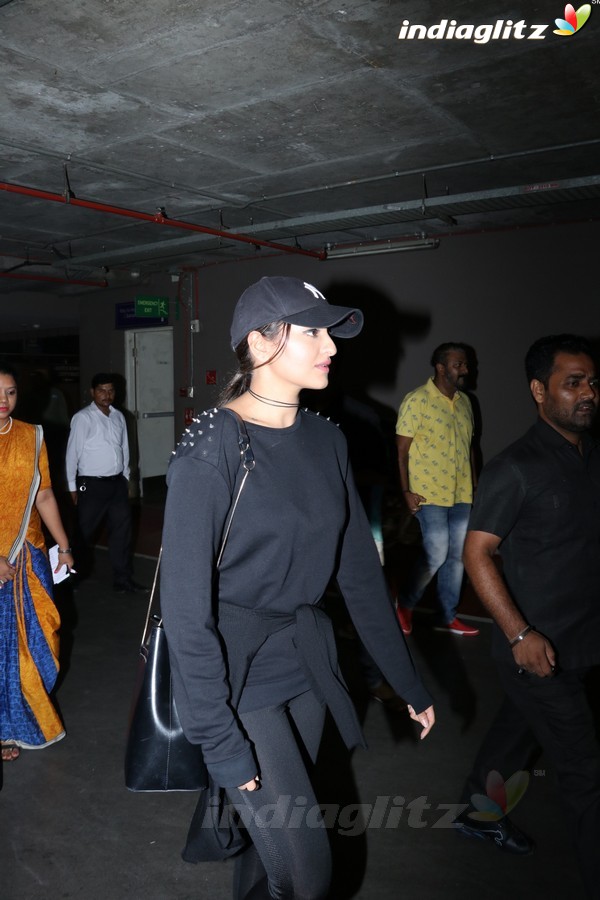 Sonakshi Sinha Spotted at Airport