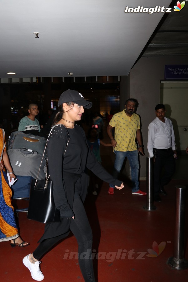 Sonakshi Sinha Spotted at Airport