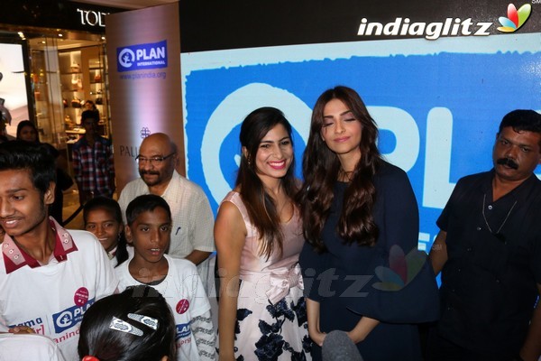 Sonam Kapoor at 7th Anniversary Celebration of Leading Indian Artists