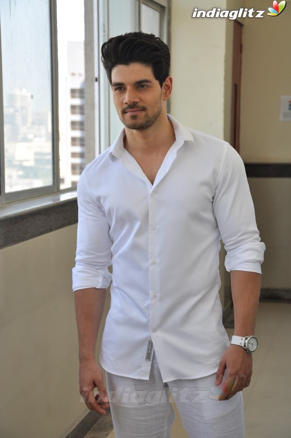 Sooraj Pancholi Shoots for Cover Of Exhibit Magazine's June Issue