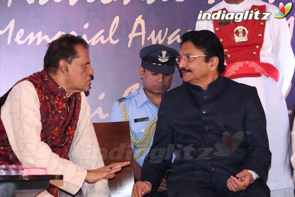 Shah Rukh Khan Receives 4th National Yash Chopra Award