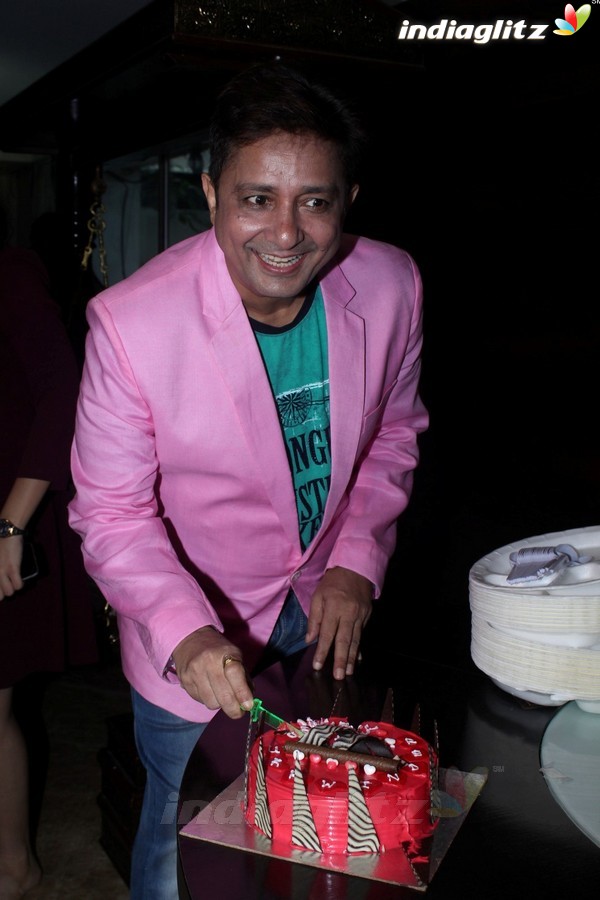 Sukhwinder Singh Celebrates Pre-Birthday With Fans