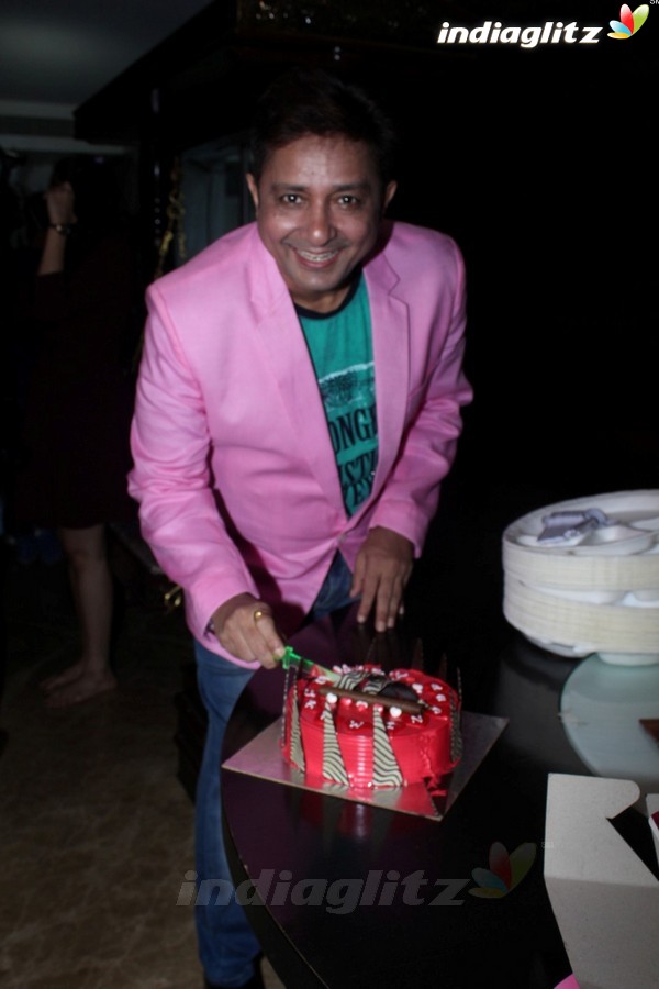 Sukhwinder Singh Celebrates Pre-Birthday With Fans