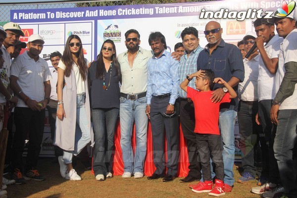 Suniel Shetty, Athiya Participate in Vishesh Cup Cricket Match