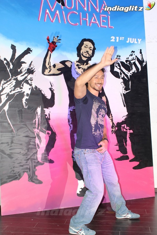 Tiger Shroff Unveils Graffiti Artwork of Ravi Kaul