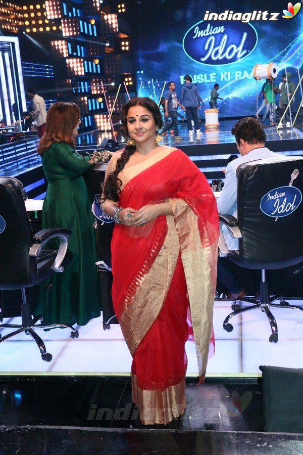 Vidya Balan Promotes 'Begum Jaan' On Set of Indian Idol