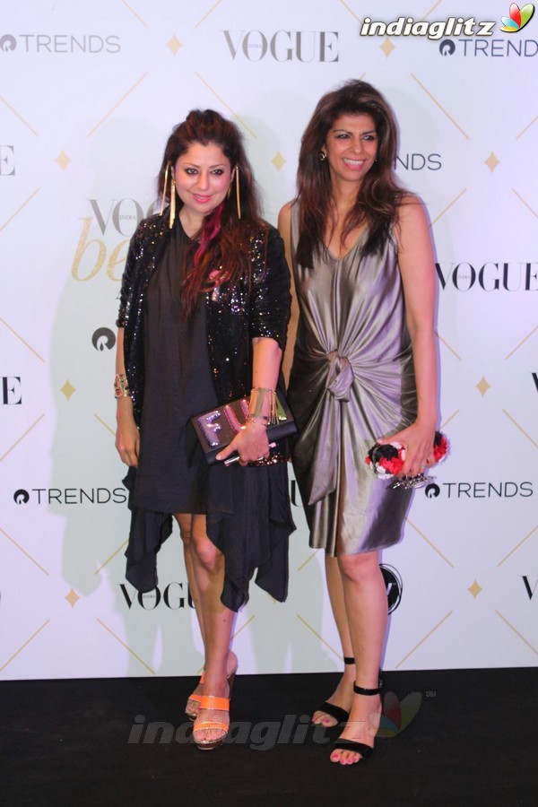 Aishwarya Rai & Akshay Kumar at Red Carpet of Vogue Beauty Awards 2017