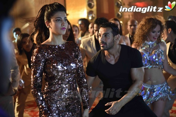 John Abraham, Shruti Haasan at 'Welcome Back' Song Shoot