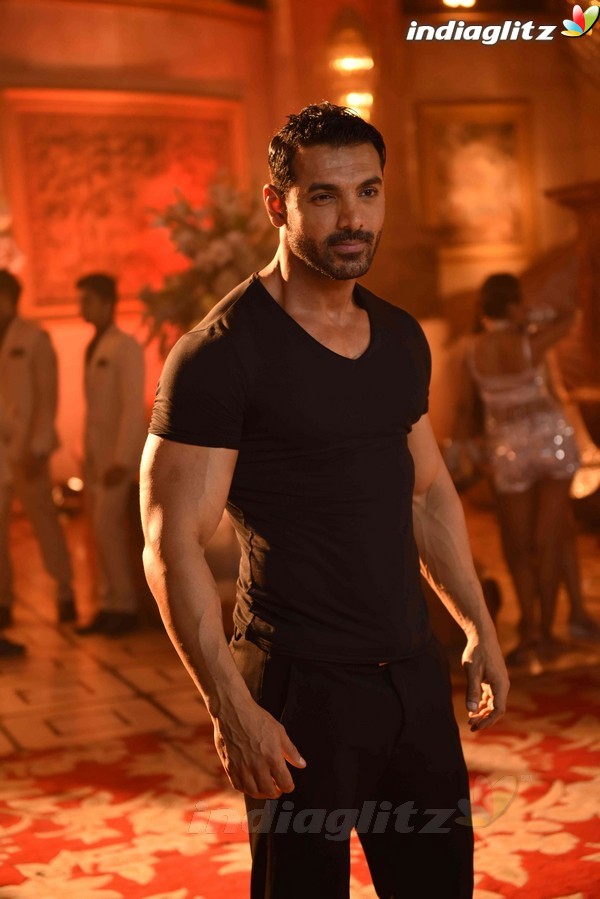 John Abraham, Shruti Haasan at 'Welcome Back' Song Shoot