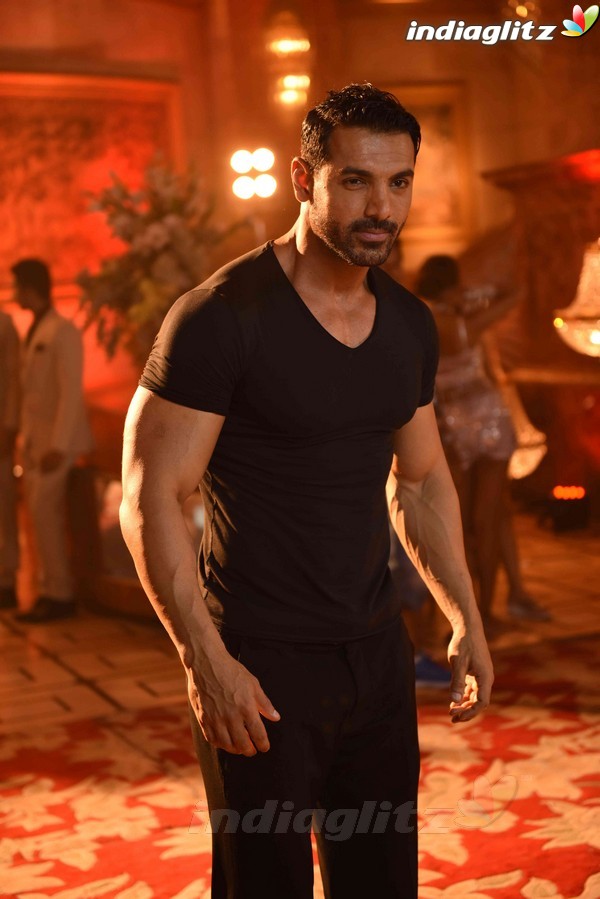 John Abraham, Shruti Haasan at 'Welcome Back' Song Shoot