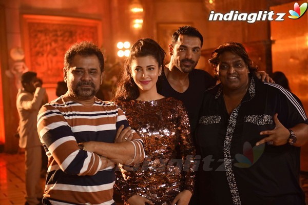 John Abraham, Shruti Haasan at 'Welcome Back' Song Shoot