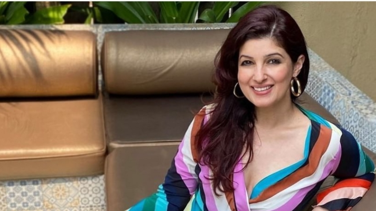 Twinkle Khanna plays an iconic Shahrukh Khan song on guitar