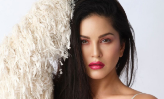 Sunny Leone is mighty impressed by this super mom