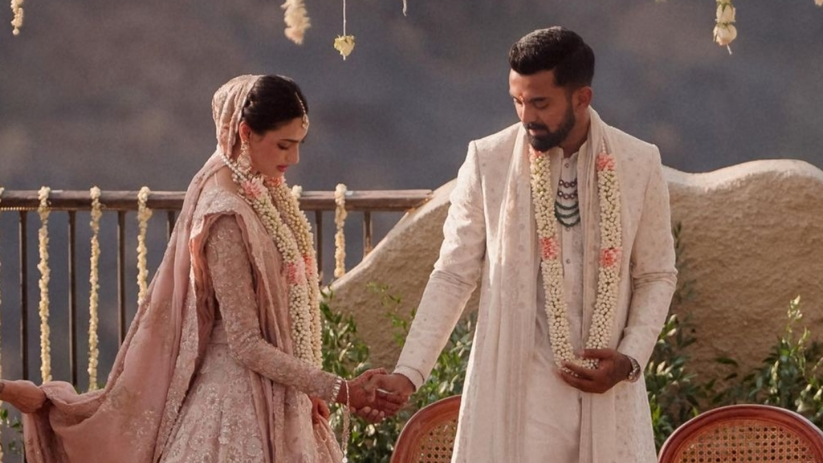 Bollywood congratulates newly married couple KL Rahul and Athiya ShettyÂ 