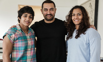 Aamir meets the Phogat sisters