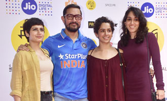 CHECKOUT Aamir Khan with his reel and real life daughters at MAMI!