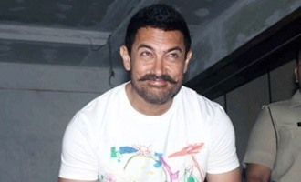 Aamir Khan loses weight; donates over-sized clothes: 'Dangal'