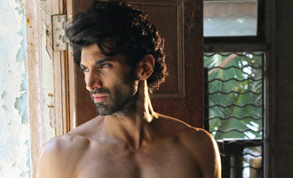 CHECKOUT: Aditya's HOT, Well-Toned Body in 'Fitoor'