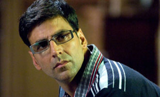Akshay Kumar to the rescue of poor & bed-ridden producer