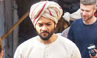CHECKOUT Ali Fazal spotted in royal avatar shooting in Agra