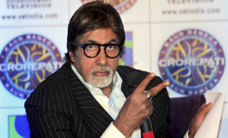 Amitabh Bachhan took time off from shooting to play football with kids