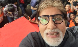 Amitabh Bachchan's selfie with students