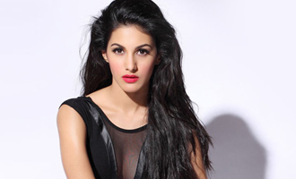 Amyra Dastur: Definitely feel an unexplored talent in Bollywood