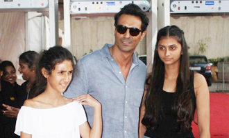 NONSENSE! Arjun Rampal rubbishes rumours of media being unruly with daughters