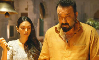 Bollywood gives a thumbs up to 'Bhoomi'!