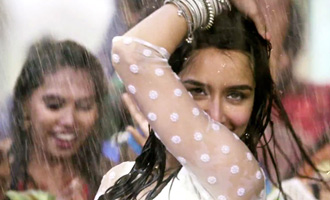 Shraddha Kapoor in 'Cham Cham' song teaser: 'Baaghi'