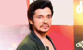 Darshan Kumar joins Sidharth & Jacqueline in 'Reload'
