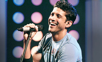 When Farhan Akhtar did push-ups for live audience!
