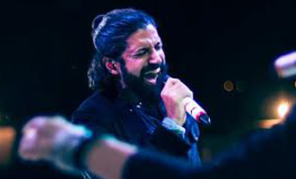 Farhan Akhtar entertained special guests at his concert: GUESS WHO?